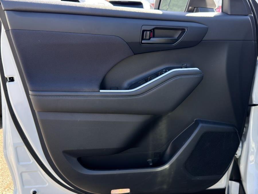 2022 Toyota Highlander L, available for sale in Woodside, New York | Drive Central. Woodside, New York 2022 Toyota Highlander L, available for sale in Woodside, New York | Drive Central. Woodside, New York