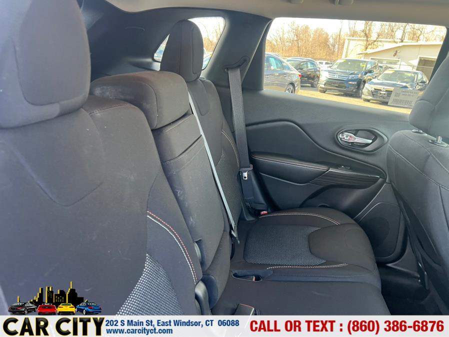2016 Jeep Cherokee 4WD 4dr Latitude, available for sale in East Windsor, Connecticut | Car City LLC. East Windsor, Connecticut 2016 Jeep Cherokee 4WD 4dr Latitude, available for sale in East Windsor, Connecticut | Car City LLC. East Windsor, Connecticut