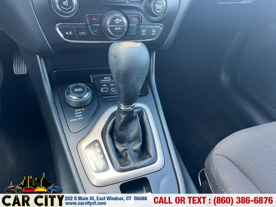 2016 Jeep Cherokee 4WD 4dr Latitude, available for sale in East Windsor, Connecticut | Car City LLC. East Windsor, Connecticut 2016 Jeep Cherokee 4WD 4dr Latitude, available for sale in East Windsor, Connecticut | Car City LLC. East Windsor, Connecticut