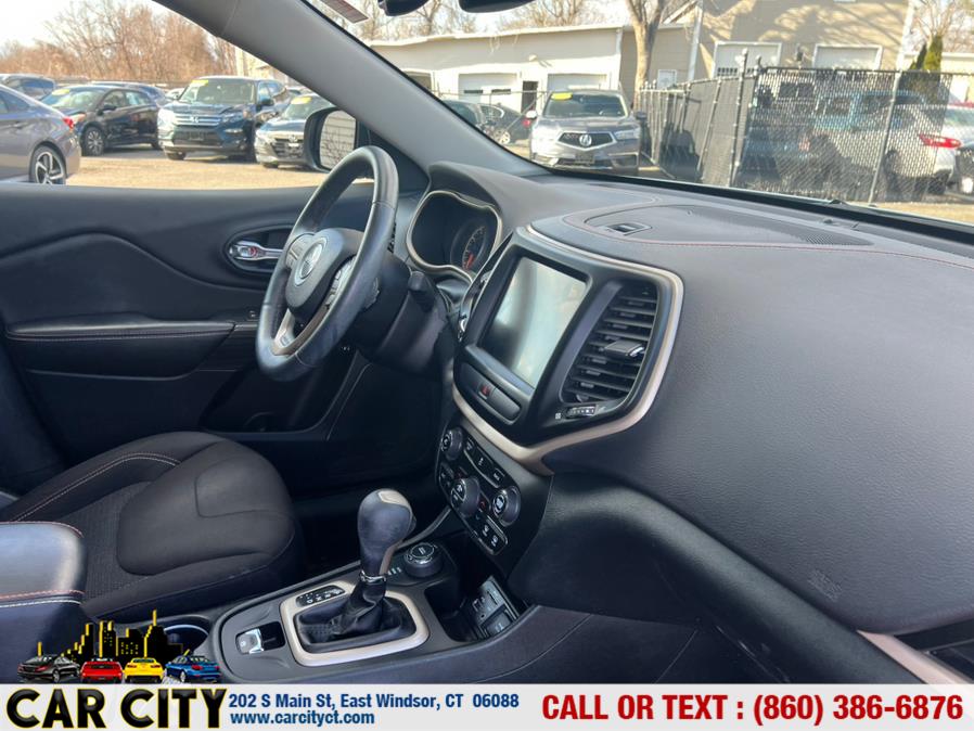 2016 Jeep Cherokee 4WD 4dr Latitude, available for sale in East Windsor, Connecticut | Car City LLC. East Windsor, Connecticut 2016 Jeep Cherokee 4WD 4dr Latitude, available for sale in East Windsor, Connecticut | Car City LLC. East Windsor, Connecticut