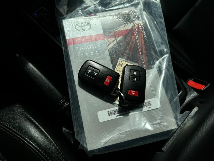 2021 Toyota Tacoma 4WD TRD Off Road Double Cab 5'' Bed V6 AT (Natl), available for sale in Hillside, New Jersey | Champion Auto Hillside. Hillside, New Jersey 2021 Toyota Tacoma 4WD TRD Off Road Double Cab 5'' Bed V6 AT (Natl), available for sale in Hillside, New Jersey | Champion Auto Hillside. Hillside, New Jersey