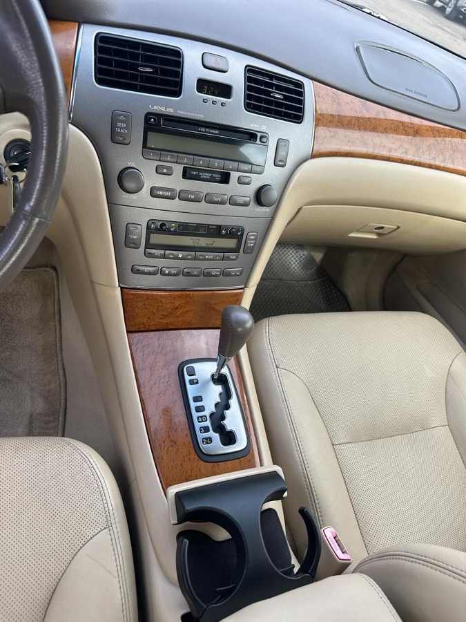 2006 Lexus ES 330 4dr Sdn, available for sale in Branford, Connecticut | J&E Auto Sales LLC. Branford, Connecticut 2006 Lexus ES 330 4dr Sdn, available for sale in Branford, Connecticut | J&E Auto Sales LLC. Branford, Connecticut