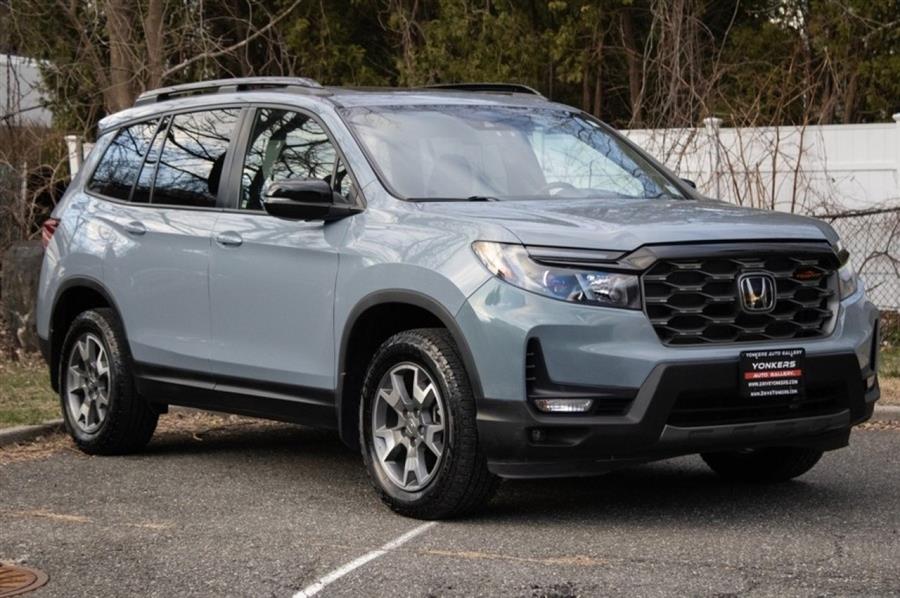 2023 Honda Passport TrailSport photo 2