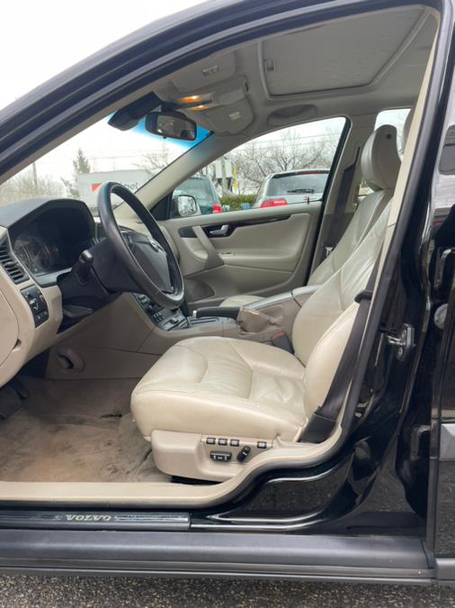 2004 Volvo S60 2.4L Auto w/Sunroof, available for sale in New Milford, Connecticut | Faustos Auto Body and Repairs LLC. New Milford, Connecticut 2004 Volvo S60 2.4L Auto w/Sunroof, available for sale in New Milford, Connecticut | Faustos Auto Body and Repairs LLC. New Milford, Connecticut