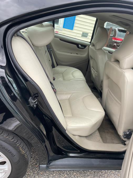 2004 Volvo S60 2.4L Auto w/Sunroof, available for sale in New Milford, Connecticut | Faustos Auto Body and Repairs LLC. New Milford, Connecticut 2004 Volvo S60 2.4L Auto w/Sunroof, available for sale in New Milford, Connecticut | Faustos Auto Body and Repairs LLC. New Milford, Connecticut