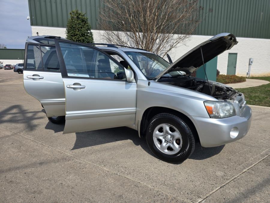 2006 Toyota Highlander 4dr 4-Cyl (Natl), available for sale in Philadelphia, Pennsylvania | Eugen's Auto Sales & Repairs. Philadelphia, Pennsylvania 2006 Toyota Highlander 4dr 4-Cyl (Natl), available for sale in Philadelphia, Pennsylvania | Eugen's Auto Sales & Repairs. Philadelphia, Pennsylvania