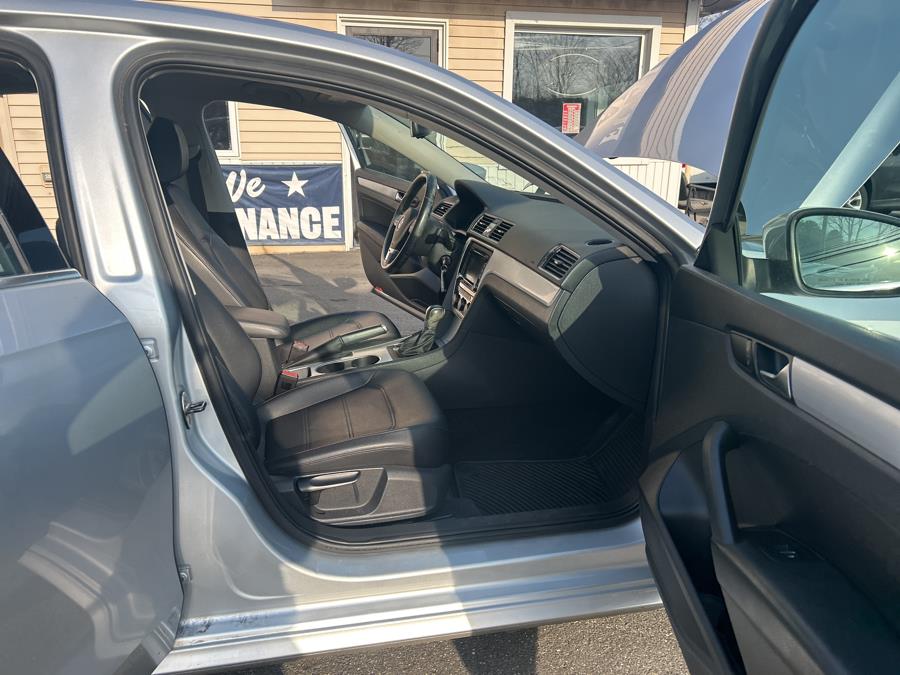 2013 Volkswagen Passat 4dr Sdn 2.5L Auto SE w/Sunroof & Nav PZEV, available for sale in South Windsor , Connecticut | Ful-line Auto LLC. South Windsor , Connecticut 2013 Volkswagen Passat 4dr Sdn 2.5L Auto SE w/Sunroof & Nav PZEV, available for sale in South Windsor , Connecticut | Ful-line Auto LLC. South Windsor , Connecticut
