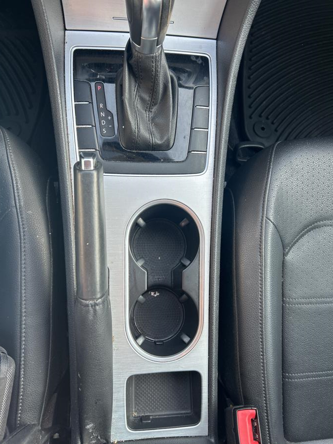 2013 Volkswagen Passat 4dr Sdn 2.5L Auto SE w/Sunroof & Nav PZEV, available for sale in South Windsor , Connecticut | Ful-line Auto LLC. South Windsor , Connecticut 2013 Volkswagen Passat 4dr Sdn 2.5L Auto SE w/Sunroof & Nav PZEV, available for sale in South Windsor , Connecticut | Ful-line Auto LLC. South Windsor , Connecticut