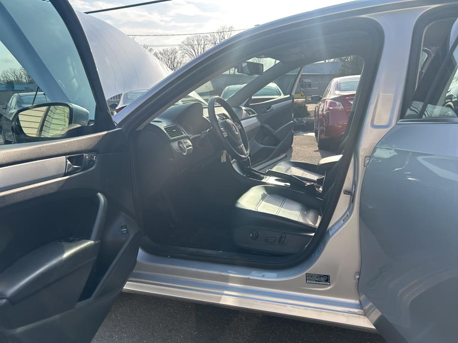 2013 Volkswagen Passat 4dr Sdn 2.5L Auto SE w/Sunroof & Nav PZEV, available for sale in South Windsor , Connecticut | Ful-line Auto LLC. South Windsor , Connecticut 2013 Volkswagen Passat 4dr Sdn 2.5L Auto SE w/Sunroof & Nav PZEV, available for sale in South Windsor , Connecticut | Ful-line Auto LLC. South Windsor , Connecticut