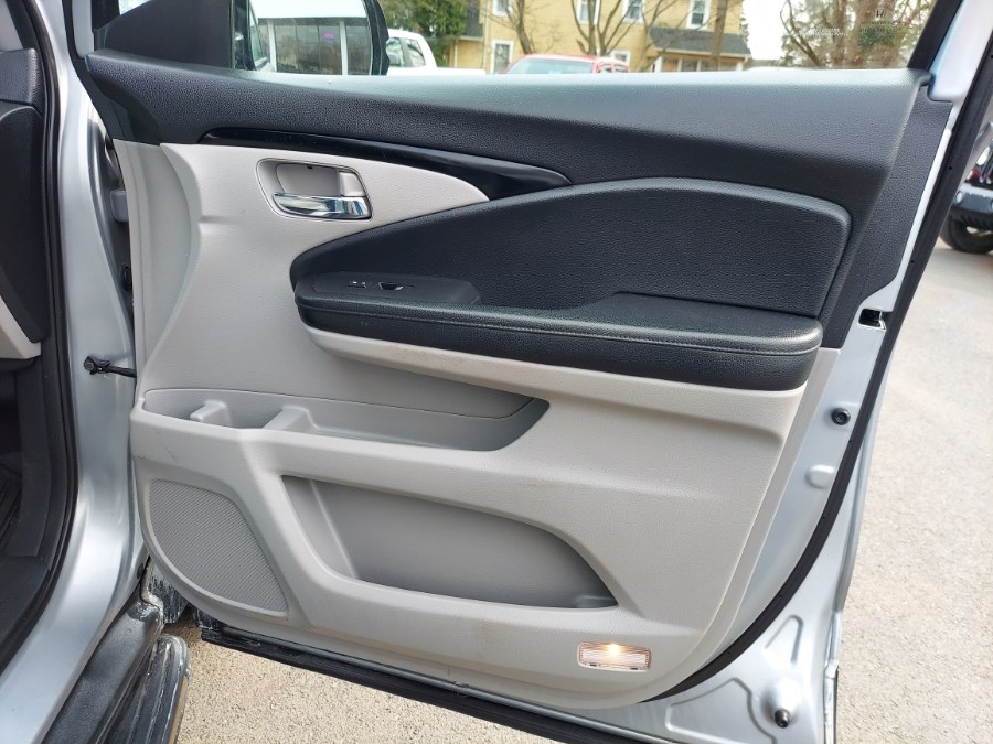 2016 Honda Pilot AWD 4dr Touring w/RES & Navi, available for sale in East Windsor, Connecticut | United Auto Sales of E Windsor, Inc. East Windsor, Connecticut 2016 Honda Pilot AWD 4dr Touring w/RES & Navi, available for sale in East Windsor, Connecticut | United Auto Sales of E Windsor, Inc. East Windsor, Connecticut