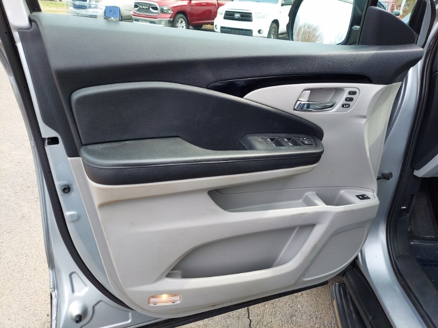 2016 Honda Pilot AWD 4dr Touring w/RES & Navi, available for sale in East Windsor, Connecticut | United Auto Sales of E Windsor, Inc. East Windsor, Connecticut 2016 Honda Pilot AWD 4dr Touring w/RES & Navi, available for sale in East Windsor, Connecticut | United Auto Sales of E Windsor, Inc. East Windsor, Connecticut