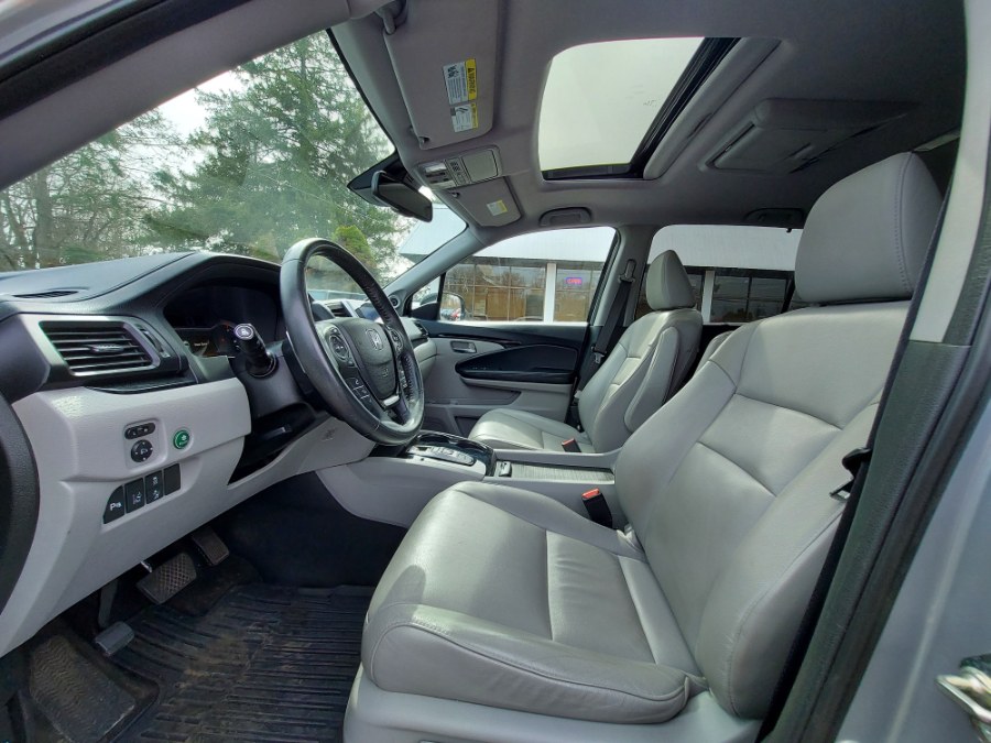 2016 Honda Pilot AWD 4dr Touring w/RES & Navi, available for sale in East Windsor, Connecticut | United Auto Sales of E Windsor, Inc. East Windsor, Connecticut 2016 Honda Pilot AWD 4dr Touring w/RES & Navi, available for sale in East Windsor, Connecticut | United Auto Sales of E Windsor, Inc. East Windsor, Connecticut
