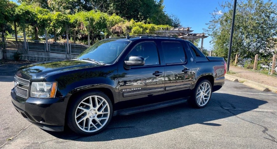 Used 2013 Chevrolet Avalanche in Salem, Massachusetts | Dave Franks Auto Sales. Salem, Massachusetts
