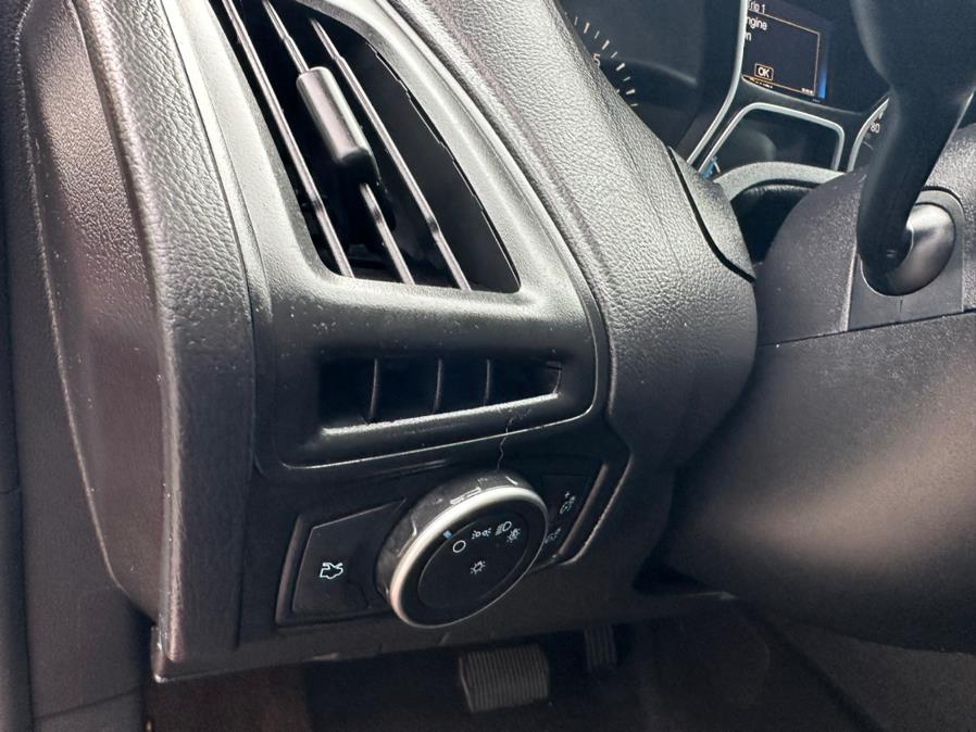 2017 Ford Focus SE Sedan, available for sale in South Windsor, Connecticut | Mike And Tony Auto Sales, Inc. South Windsor, Connecticut 2017 Ford Focus SE Sedan, available for sale in South Windsor, Connecticut | Mike And Tony Auto Sales, Inc. South Windsor, Connecticut