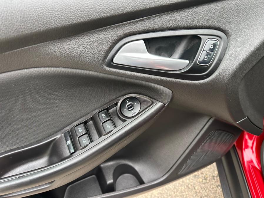 2017 Ford Focus SE Sedan, available for sale in South Windsor, Connecticut | Mike And Tony Auto Sales, Inc. South Windsor, Connecticut 2017 Ford Focus SE Sedan, available for sale in South Windsor, Connecticut | Mike And Tony Auto Sales, Inc. South Windsor, Connecticut