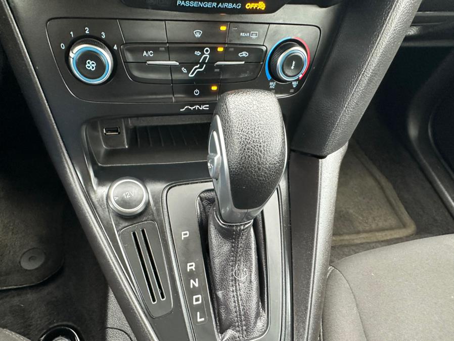 2017 Ford Focus SE Sedan, available for sale in South Windsor, Connecticut | Mike And Tony Auto Sales, Inc. South Windsor, Connecticut 2017 Ford Focus SE Sedan, available for sale in South Windsor, Connecticut | Mike And Tony Auto Sales, Inc. South Windsor, Connecticut