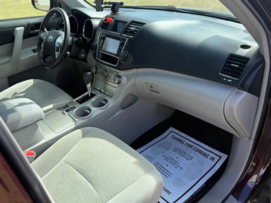 2013 Toyota Highlander BASE, available for sale in Lawrence, Massachusetts | Home Run Auto Sales Inc. Lawrence, Massachusetts 2013 Toyota Highlander BASE, available for sale in Lawrence, Massachusetts | Home Run Auto Sales Inc. Lawrence, Massachusetts
