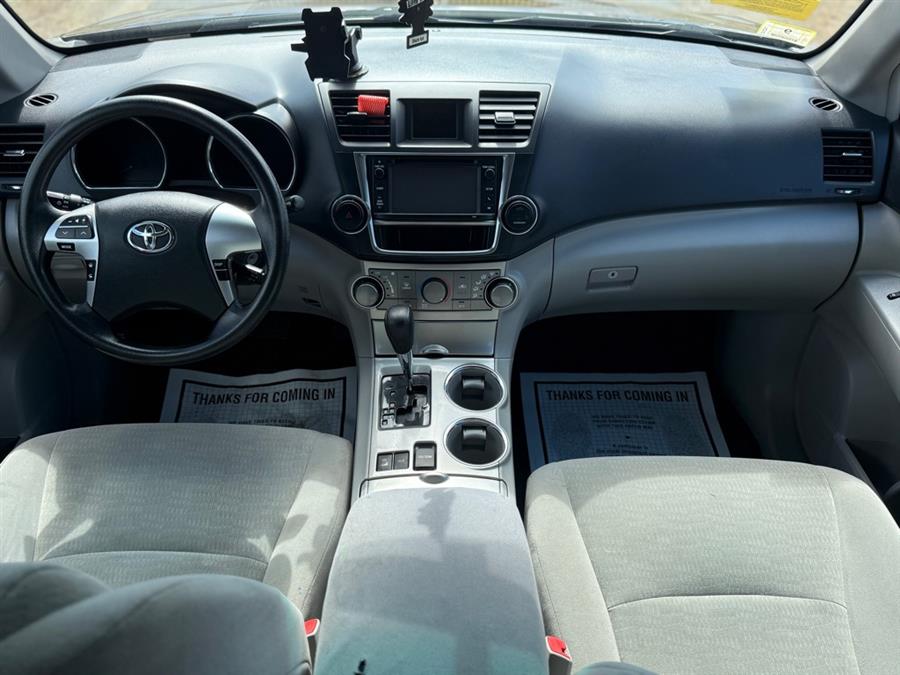 2013 Toyota Highlander BASE, available for sale in Lawrence, Massachusetts | Home Run Auto Sales Inc. Lawrence, Massachusetts 2013 Toyota Highlander BASE, available for sale in Lawrence, Massachusetts | Home Run Auto Sales Inc. Lawrence, Massachusetts