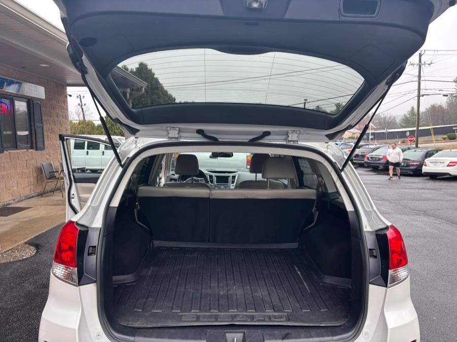 2014 Subaru Outback 4dr Wgn H4 Auto 2.5i Limited, available for sale in Somers, Connecticut | Four Town Motors LLC. Somers, Connecticut 2014 Subaru Outback 4dr Wgn H4 Auto 2.5i Limited, available for sale in Somers, Connecticut | Four Town Motors LLC. Somers, Connecticut