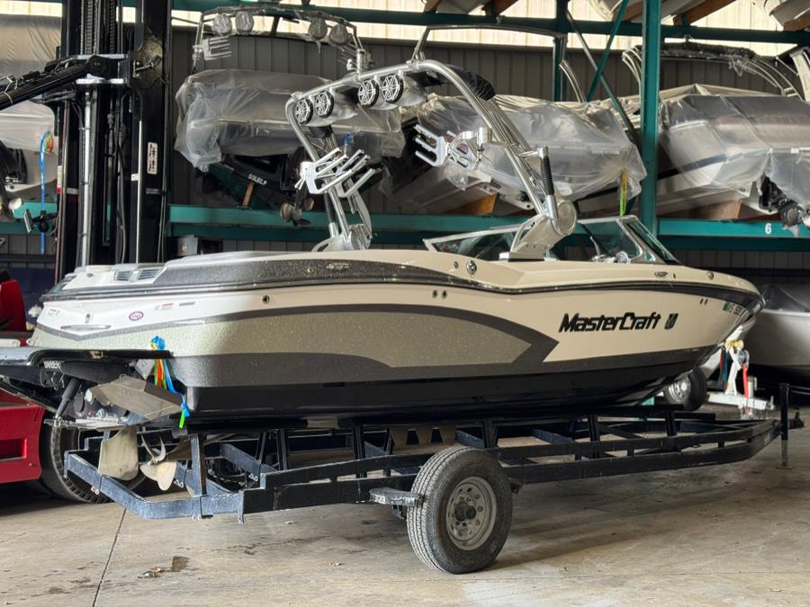 2015 Mastercraft X30 Wake Boat, available for sale in Darien, Wisconsin | Geneva Motor Cars. Darien, Wisconsin 2015 Mastercraft X30 Wake Boat, available for sale in Darien, Wisconsin | Geneva Motor Cars. Darien, Wisconsin