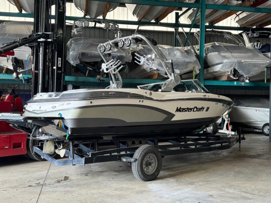 2015 Mastercraft X30 Wake Boat, available for sale in Darien, Wisconsin | Geneva Motor Cars. Darien, Wisconsin 2015 Mastercraft X30 Wake Boat, available for sale in Darien, Wisconsin | Geneva Motor Cars. Darien, Wisconsin