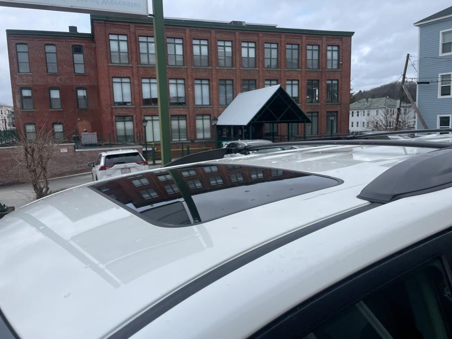 2013 Toyota Highlander FWD 4dr V6 (Natl), available for sale in Worcester, Massachusetts | Worcester Auto Outlet LLC. Worcester, Massachusetts 2013 Toyota Highlander FWD 4dr V6 (Natl), available for sale in Worcester, Massachusetts | Worcester Auto Outlet LLC. Worcester, Massachusetts