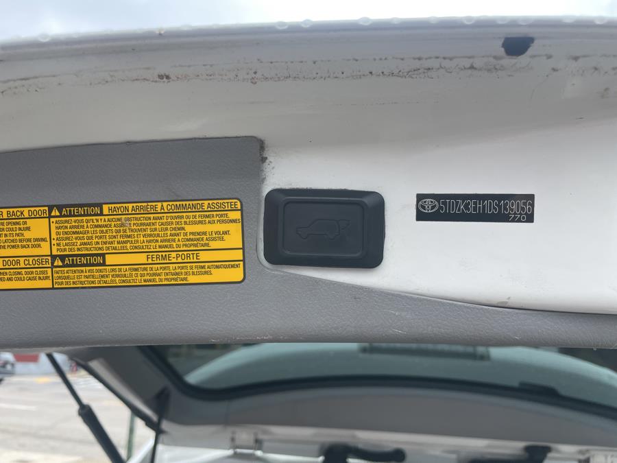 2013 Toyota Highlander FWD 4dr V6 (Natl), available for sale in Worcester, Massachusetts | Worcester Auto Outlet LLC. Worcester, Massachusetts 2013 Toyota Highlander FWD 4dr V6 (Natl), available for sale in Worcester, Massachusetts | Worcester Auto Outlet LLC. Worcester, Massachusetts