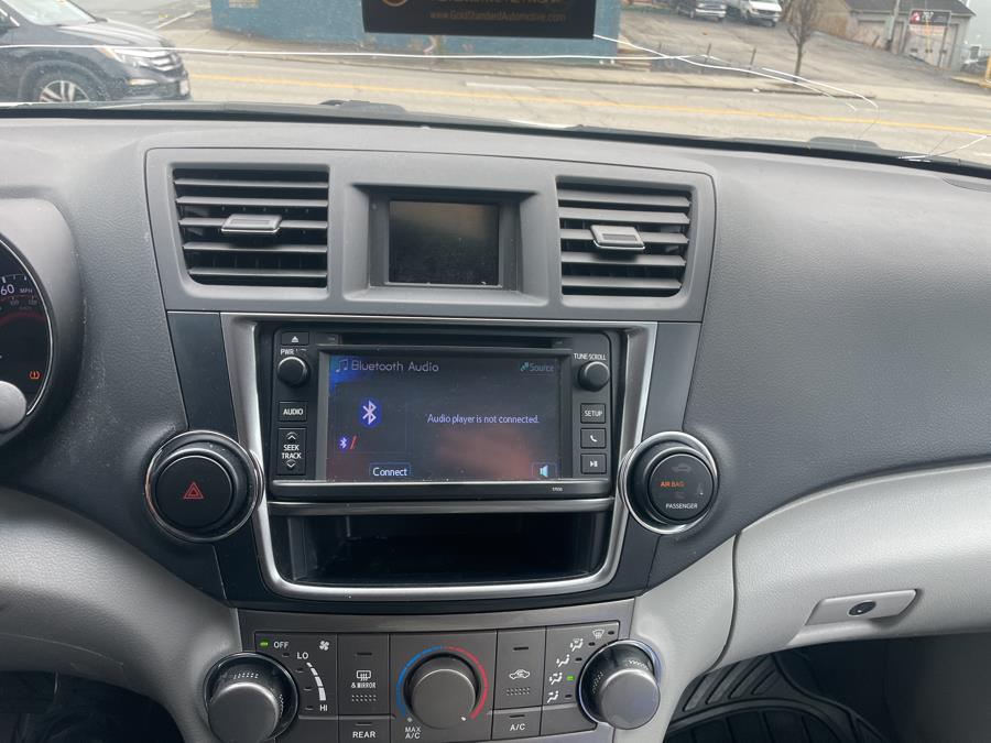 2013 Toyota Highlander FWD 4dr V6 (Natl), available for sale in Worcester, Massachusetts | Worcester Auto Outlet LLC. Worcester, Massachusetts 2013 Toyota Highlander FWD 4dr V6 (Natl), available for sale in Worcester, Massachusetts | Worcester Auto Outlet LLC. Worcester, Massachusetts