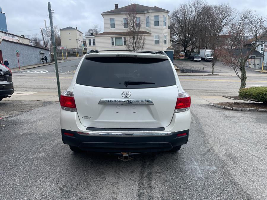 2013 Toyota Highlander FWD 4dr V6 (Natl), available for sale in Worcester, Massachusetts | Worcester Auto Outlet LLC. Worcester, Massachusetts 2013 Toyota Highlander FWD 4dr V6 (Natl), available for sale in Worcester, Massachusetts | Worcester Auto Outlet LLC. Worcester, Massachusetts