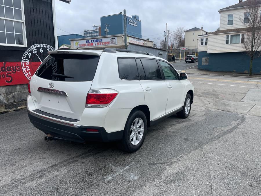 2013 Toyota Highlander FWD 4dr V6 (Natl), available for sale in Worcester, Massachusetts | Worcester Auto Outlet LLC. Worcester, Massachusetts 2013 Toyota Highlander FWD 4dr V6 (Natl), available for sale in Worcester, Massachusetts | Worcester Auto Outlet LLC. Worcester, Massachusetts