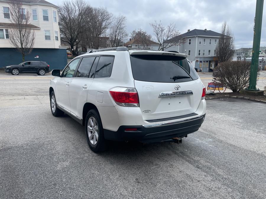 2013 Toyota Highlander FWD 4dr V6 (Natl), available for sale in Worcester, Massachusetts | Worcester Auto Outlet LLC. Worcester, Massachusetts 2013 Toyota Highlander FWD 4dr V6 (Natl), available for sale in Worcester, Massachusetts | Worcester Auto Outlet LLC. Worcester, Massachusetts