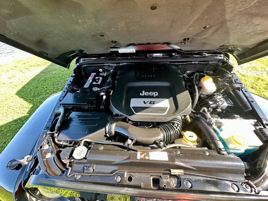 2015 Jeep Wrangler Unlimited 4WD 4dr Sahara, available for sale in Salem, Massachusetts | Dave Franks Auto Sales. Salem, Massachusetts 2015 Jeep Wrangler Unlimited 4WD 4dr Sahara, available for sale in Salem, Massachusetts | Dave Franks Auto Sales. Salem, Massachusetts