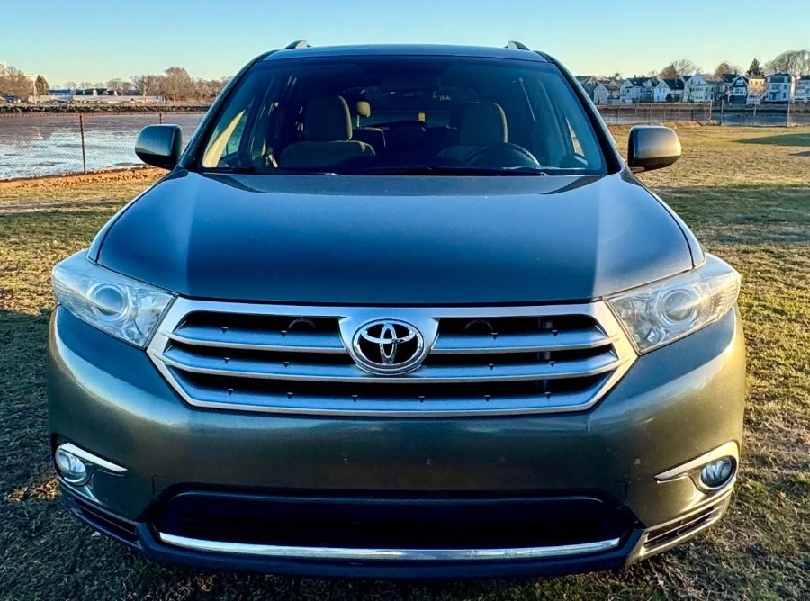 2013 Toyota Highlander 4WD 4dr V6 Plus (Natl), available for sale in Salem, Massachusetts | Dave Franks Auto Sales. Salem, Massachusetts 2013 Toyota Highlander 4WD 4dr V6 Plus (Natl), available for sale in Salem, Massachusetts | Dave Franks Auto Sales. Salem, Massachusetts