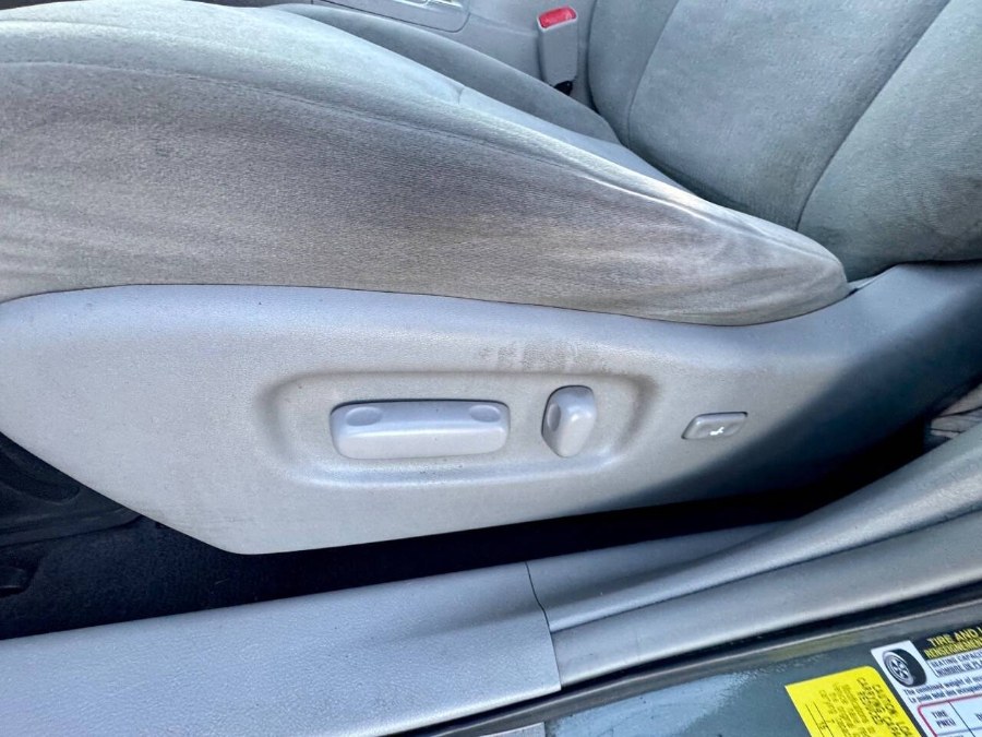 2013 Toyota Highlander 4WD 4dr V6 Plus (Natl), available for sale in Salem, Massachusetts | Dave Franks Auto Sales. Salem, Massachusetts 2013 Toyota Highlander 4WD 4dr V6 Plus (Natl), available for sale in Salem, Massachusetts | Dave Franks Auto Sales. Salem, Massachusetts