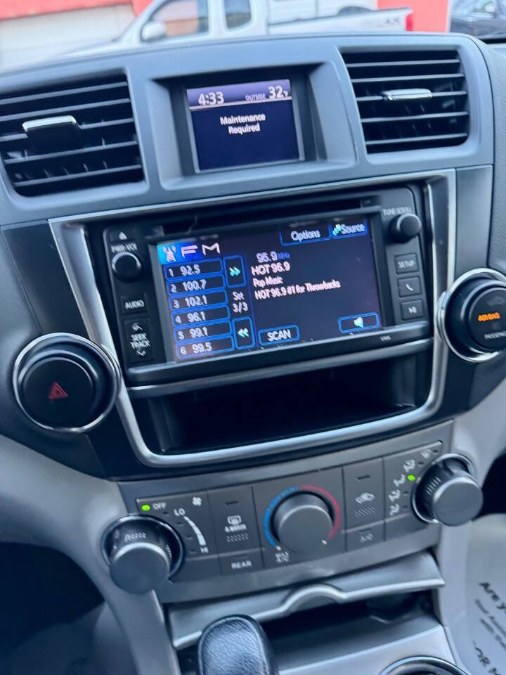 2013 Toyota Highlander 4WD 4dr V6 Plus (Natl), available for sale in Salem, Massachusetts | Dave Franks Auto Sales. Salem, Massachusetts 2013 Toyota Highlander 4WD 4dr V6 Plus (Natl), available for sale in Salem, Massachusetts | Dave Franks Auto Sales. Salem, Massachusetts