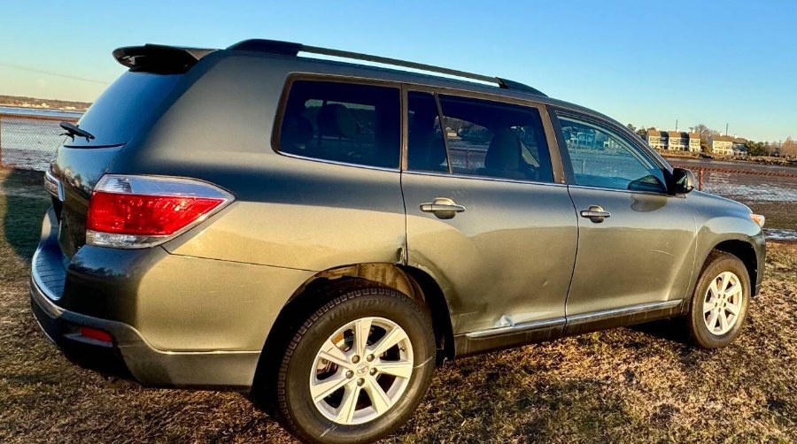2013 Toyota Highlander 4WD 4dr V6 Plus (Natl), available for sale in Salem, Massachusetts | Dave Franks Auto Sales. Salem, Massachusetts 2013 Toyota Highlander 4WD 4dr V6 Plus (Natl), available for sale in Salem, Massachusetts | Dave Franks Auto Sales. Salem, Massachusetts