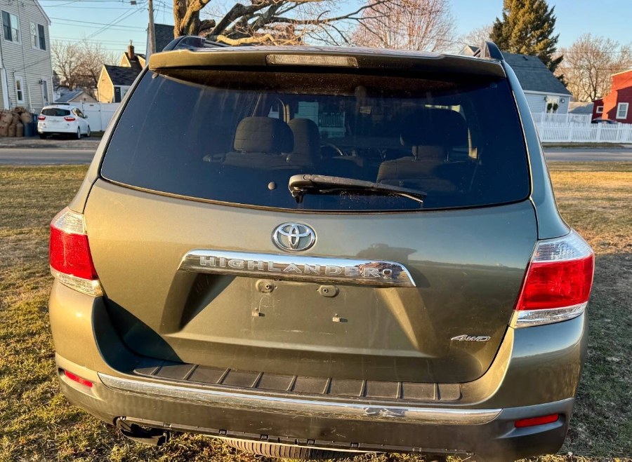 2013 Toyota Highlander 4WD 4dr V6 Plus (Natl), available for sale in Salem, Massachusetts | Dave Franks Auto Sales. Salem, Massachusetts 2013 Toyota Highlander 4WD 4dr V6 Plus (Natl), available for sale in Salem, Massachusetts | Dave Franks Auto Sales. Salem, Massachusetts
