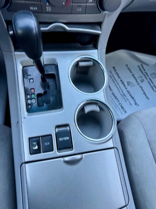 2013 Toyota Highlander 4WD 4dr V6 Plus (Natl), available for sale in Salem, Massachusetts | Dave Franks Auto Sales. Salem, Massachusetts 2013 Toyota Highlander 4WD 4dr V6 Plus (Natl), available for sale in Salem, Massachusetts | Dave Franks Auto Sales. Salem, Massachusetts