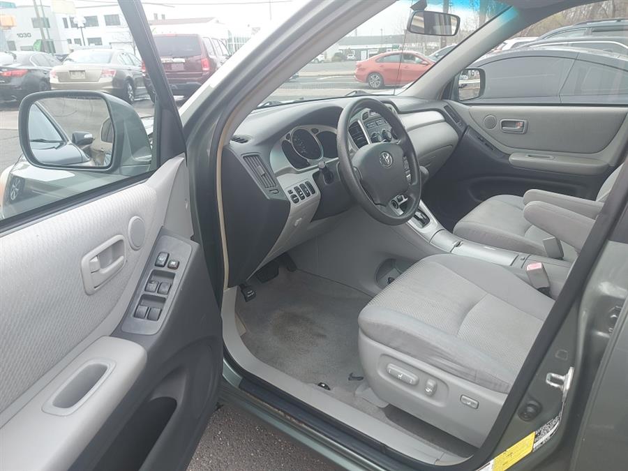 2006 Toyota Highlander 4dr V6 4WD w/3rd Row, available for sale in West Hartford, Connecticut | Chadrad Motors llc. West Hartford, Connecticut 2006 Toyota Highlander 4dr V6 4WD w/3rd Row, available for sale in West Hartford, Connecticut | Chadrad Motors llc. West Hartford, Connecticut