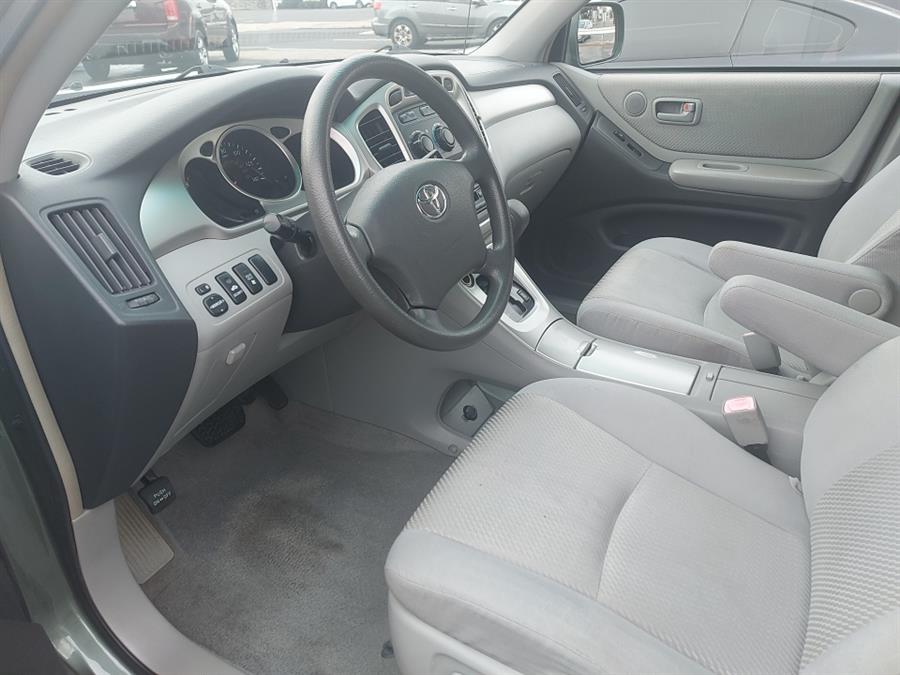2006 Toyota Highlander 4dr V6 4WD w/3rd Row, available for sale in West Hartford, Connecticut | Chadrad Motors llc. West Hartford, Connecticut 2006 Toyota Highlander 4dr V6 4WD w/3rd Row, available for sale in West Hartford, Connecticut | Chadrad Motors llc. West Hartford, Connecticut