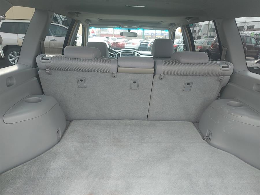 2006 Toyota Highlander 4dr V6 4WD w/3rd Row, available for sale in West Hartford, Connecticut | Chadrad Motors llc. West Hartford, Connecticut 2006 Toyota Highlander 4dr V6 4WD w/3rd Row, available for sale in West Hartford, Connecticut | Chadrad Motors llc. West Hartford, Connecticut
