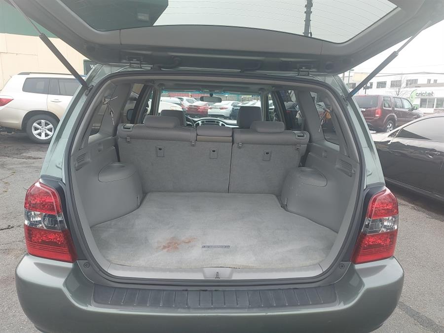 2006 Toyota Highlander 4dr V6 4WD w/3rd Row, available for sale in West Hartford, Connecticut | Chadrad Motors llc. West Hartford, Connecticut 2006 Toyota Highlander 4dr V6 4WD w/3rd Row, available for sale in West Hartford, Connecticut | Chadrad Motors llc. West Hartford, Connecticut