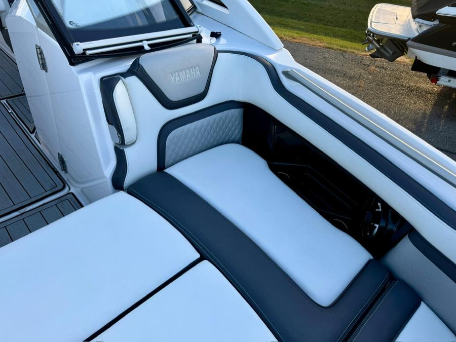 2021 Yamaha 275 SE, available for sale in Darien, Wisconsin | Geneva Motor Cars. Darien, Wisconsin 2021 Yamaha 275 SE, available for sale in Darien, Wisconsin | Geneva Motor Cars. Darien, Wisconsin