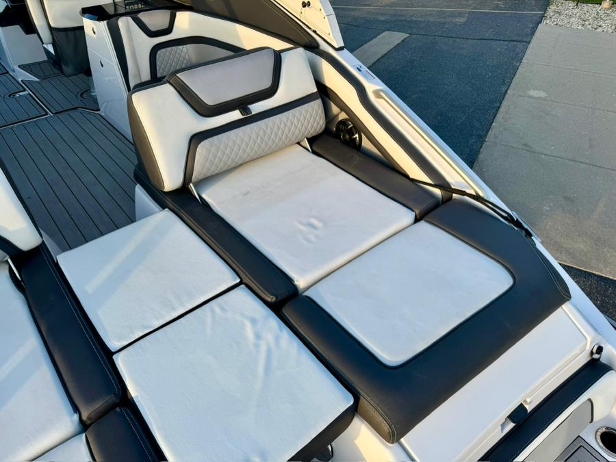 2021 Yamaha 275 SE, available for sale in Darien, Wisconsin | Geneva Motor Cars. Darien, Wisconsin 2021 Yamaha 275 SE, available for sale in Darien, Wisconsin | Geneva Motor Cars. Darien, Wisconsin