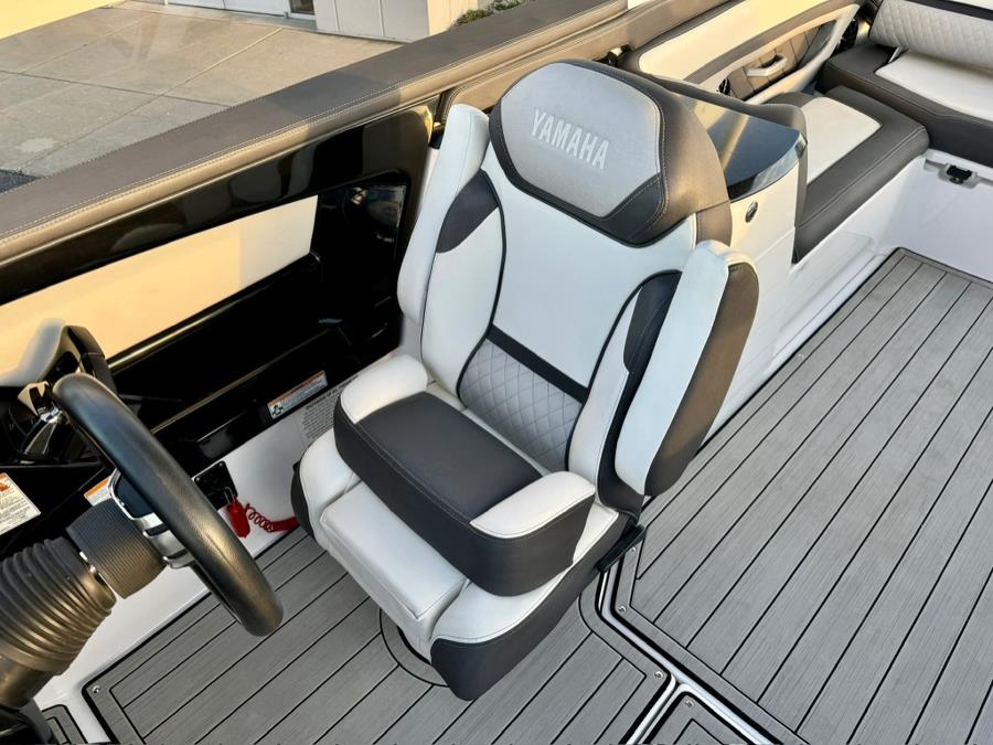 2021 Yamaha 275 SE, available for sale in Darien, Wisconsin | Geneva Motor Cars. Darien, Wisconsin 2021 Yamaha 275 SE, available for sale in Darien, Wisconsin | Geneva Motor Cars. Darien, Wisconsin