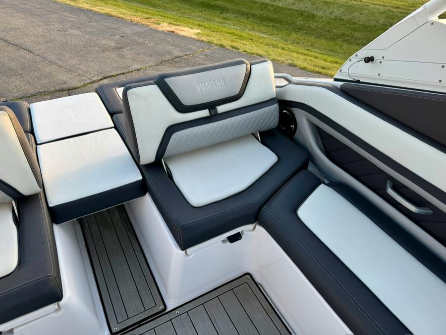 2021 Yamaha 275 SE, available for sale in Darien, Wisconsin | Geneva Motor Cars. Darien, Wisconsin 2021 Yamaha 275 SE, available for sale in Darien, Wisconsin | Geneva Motor Cars. Darien, Wisconsin