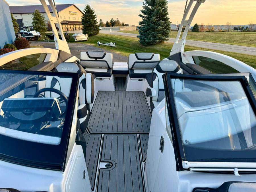 2021 Yamaha 275 SE, available for sale in Darien, Wisconsin | Geneva Motor Cars. Darien, Wisconsin 2021 Yamaha 275 SE, available for sale in Darien, Wisconsin | Geneva Motor Cars. Darien, Wisconsin