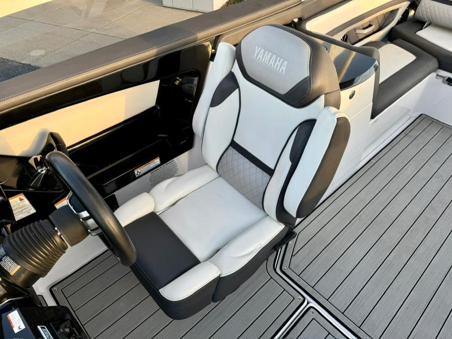 2021 Yamaha 275 SE, available for sale in Darien, Wisconsin | Geneva Motor Cars. Darien, Wisconsin 2021 Yamaha 275 SE, available for sale in Darien, Wisconsin | Geneva Motor Cars. Darien, Wisconsin
