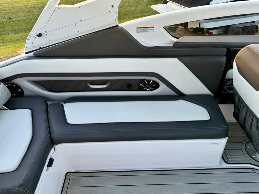 2021 Yamaha 275 SE, available for sale in Darien, Wisconsin | Geneva Motor Cars. Darien, Wisconsin 2021 Yamaha 275 SE, available for sale in Darien, Wisconsin | Geneva Motor Cars. Darien, Wisconsin