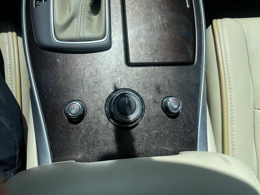 2013 Infiniti JX35 AWD 4dr, available for sale in Worcester, Massachusetts | Worcester Auto Outlet LLC. Worcester, Massachusetts 2013 Infiniti JX35 AWD 4dr, available for sale in Worcester, Massachusetts | Worcester Auto Outlet LLC. Worcester, Massachusetts